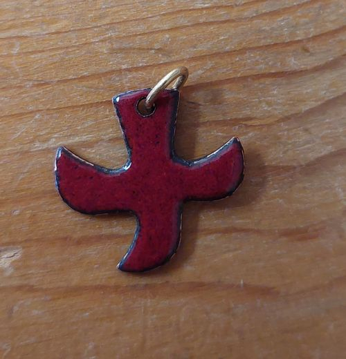 Kreuz („Taube“) - Emaille-Anhänger mit Kordel (P32) - rot